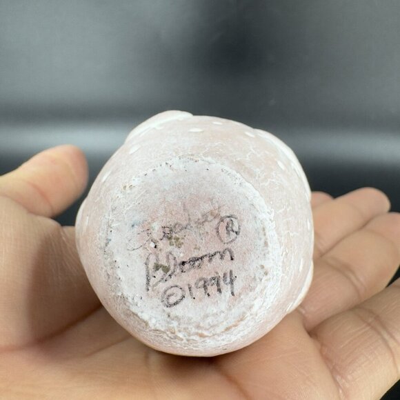 Vintage 1994 Isabel Bloom Egg Figurine Paperweight Signed Baby Chicks Chickens - Picture 7 of 11